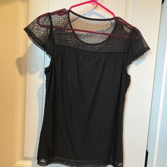NWOT Classy black fitted top with mesh details - Picture 2 of 4